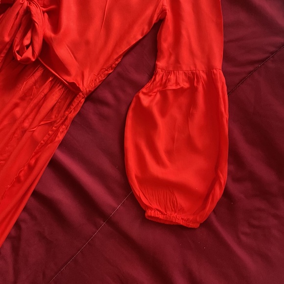 Beautiful, red Venus, high (at the waist) low (to ankle), tie in front blouse. - Picture 9 of 10